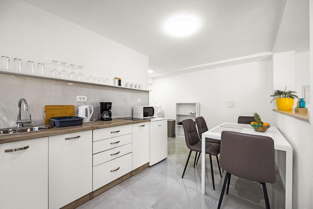 Apartment Olive Garden Near Pula 3 Km From Center And Only 4 Km From The Beach For 4 Persons Zewnętrze zdjęcie
